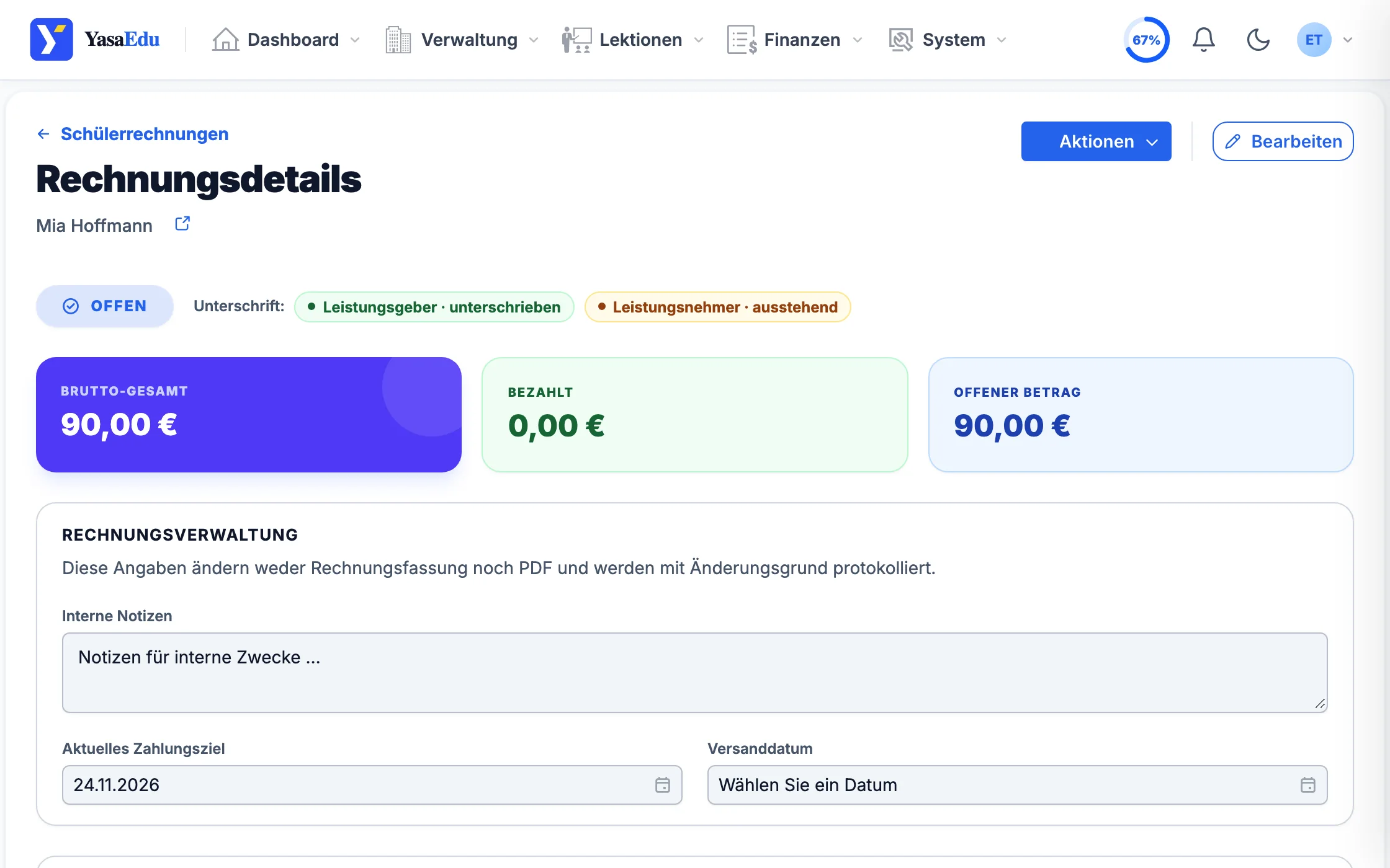 Originalansicht aus YasaEdu: Rechnungsdetails mit Status, Unterschriften, Gesamtbetrag und offenem Betrag. Beispieldaten.